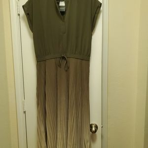 Club Monaco Ombre pleated midi Dress size 10